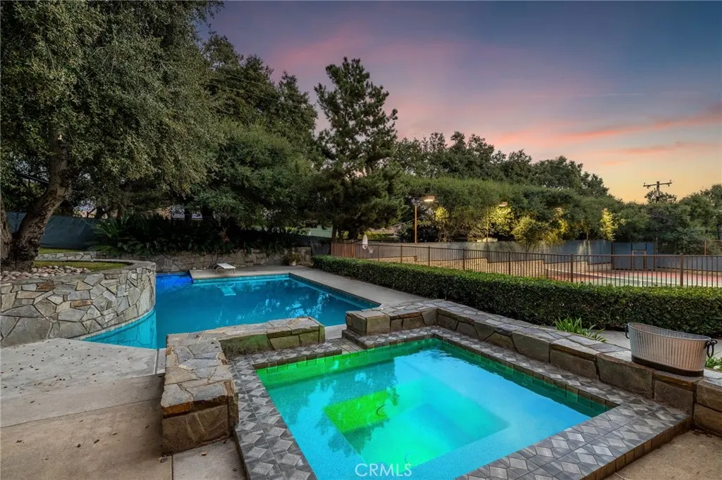 533 E Sierra Madre Avenue