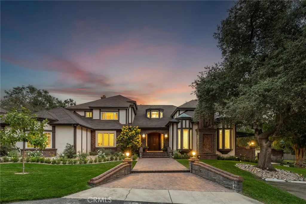 533 E Sierra Madre Avenue