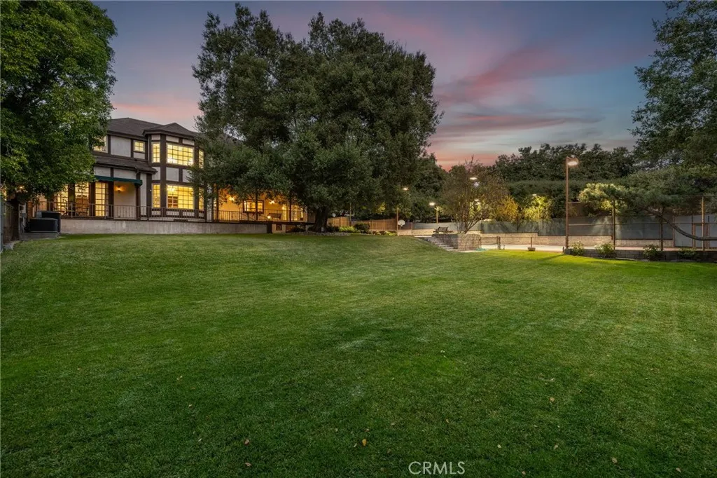 533 E Sierra Madre Avenue