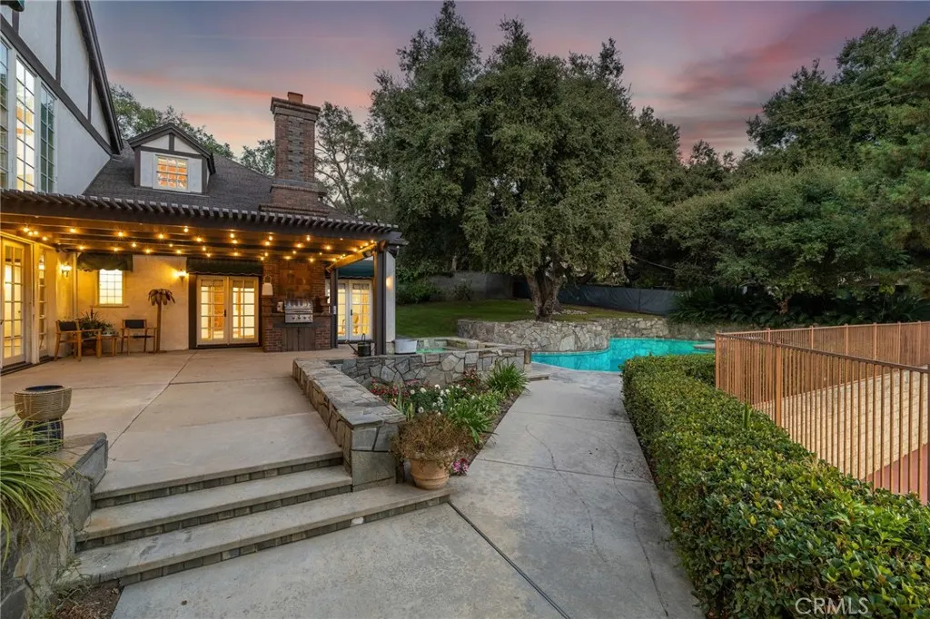 533 E Sierra Madre Avenue