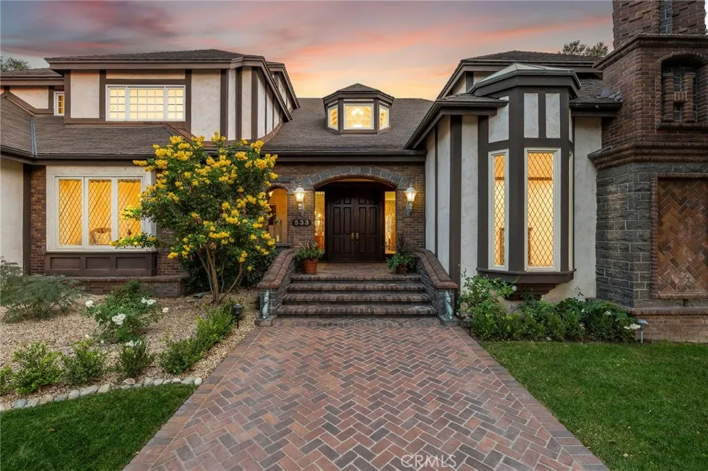 533 E Sierra Madre Avenue