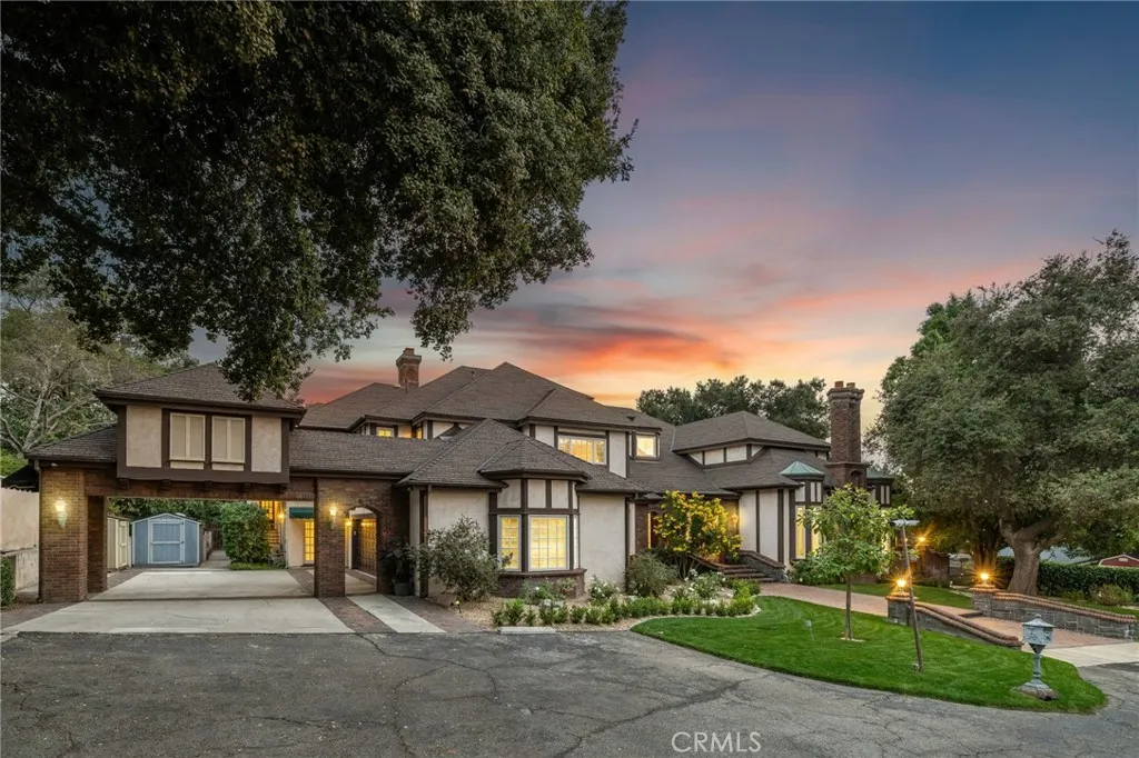 533 E Sierra Madre Avenue