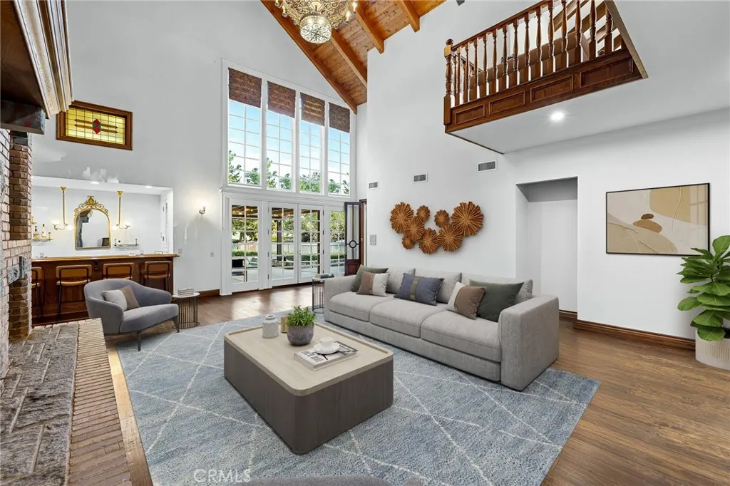 533 E Sierra Madre Avenue