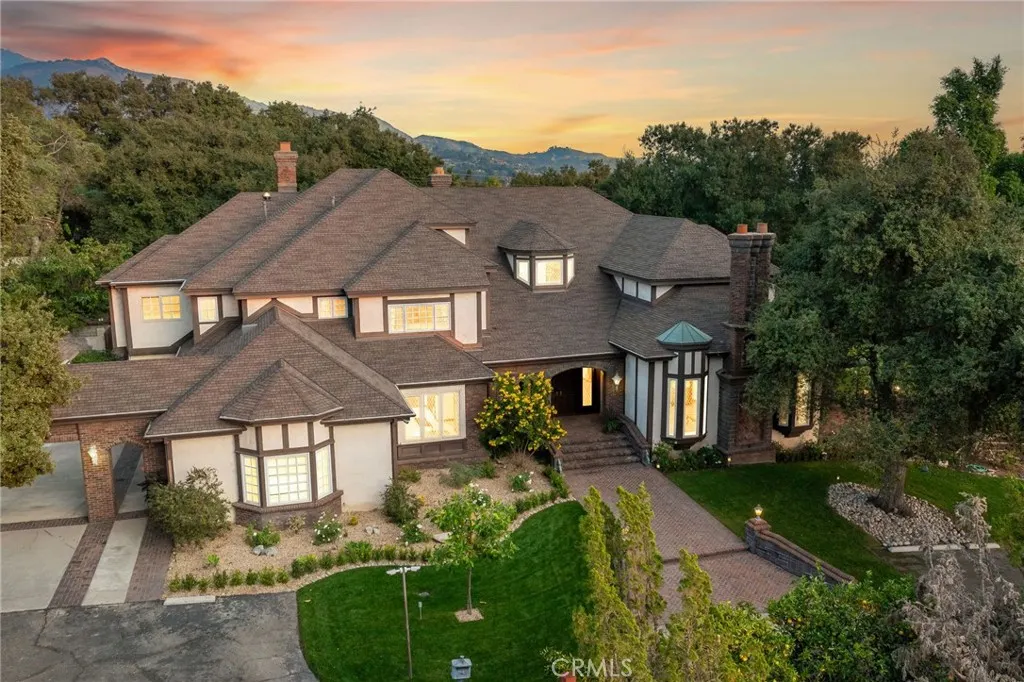 533 E Sierra Madre Avenue