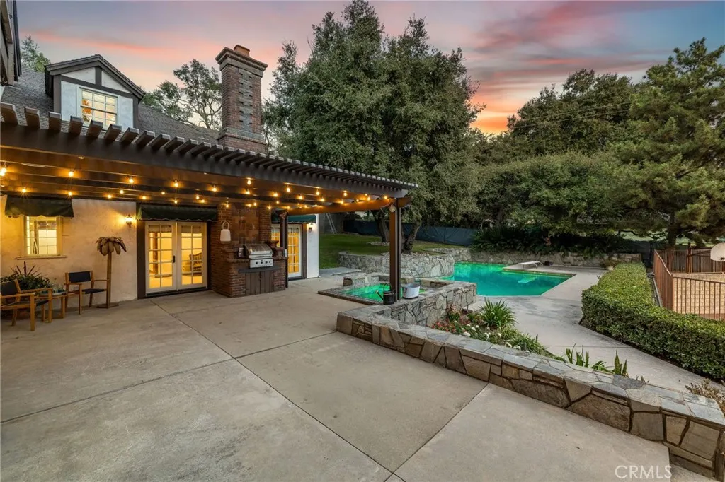 533 E Sierra Madre Avenue