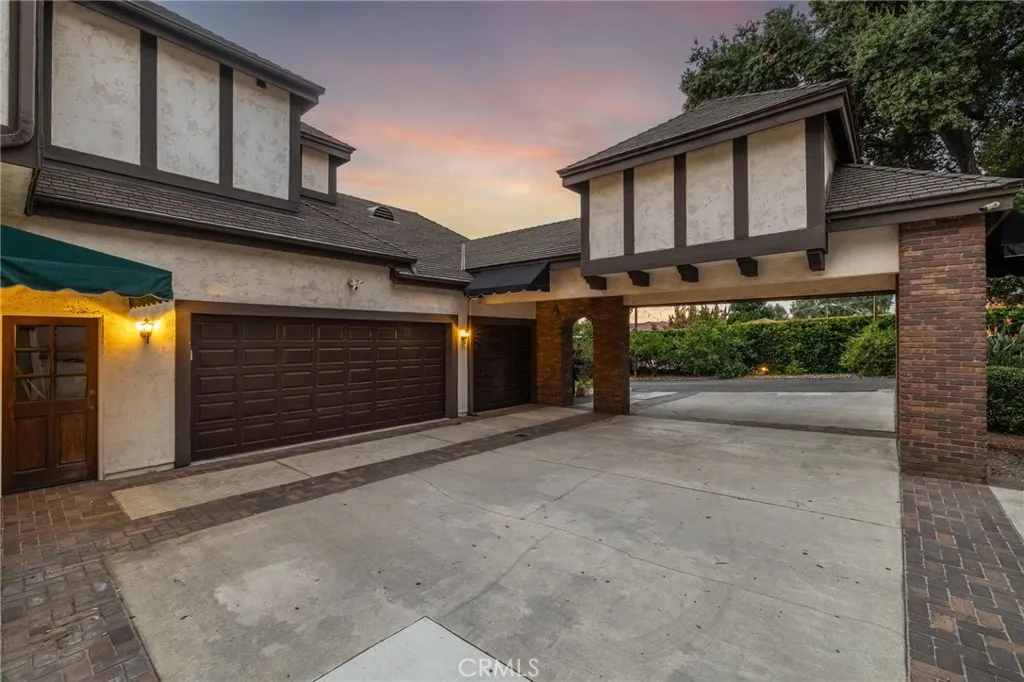 533 E Sierra Madre Avenue