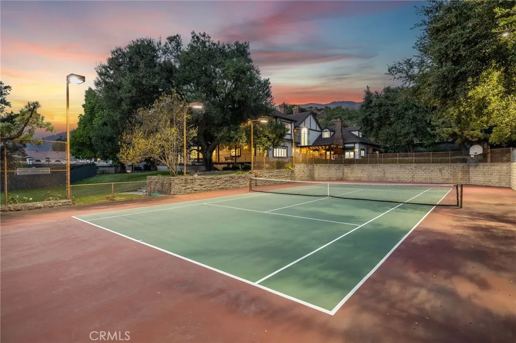 533 E Sierra Madre Avenue