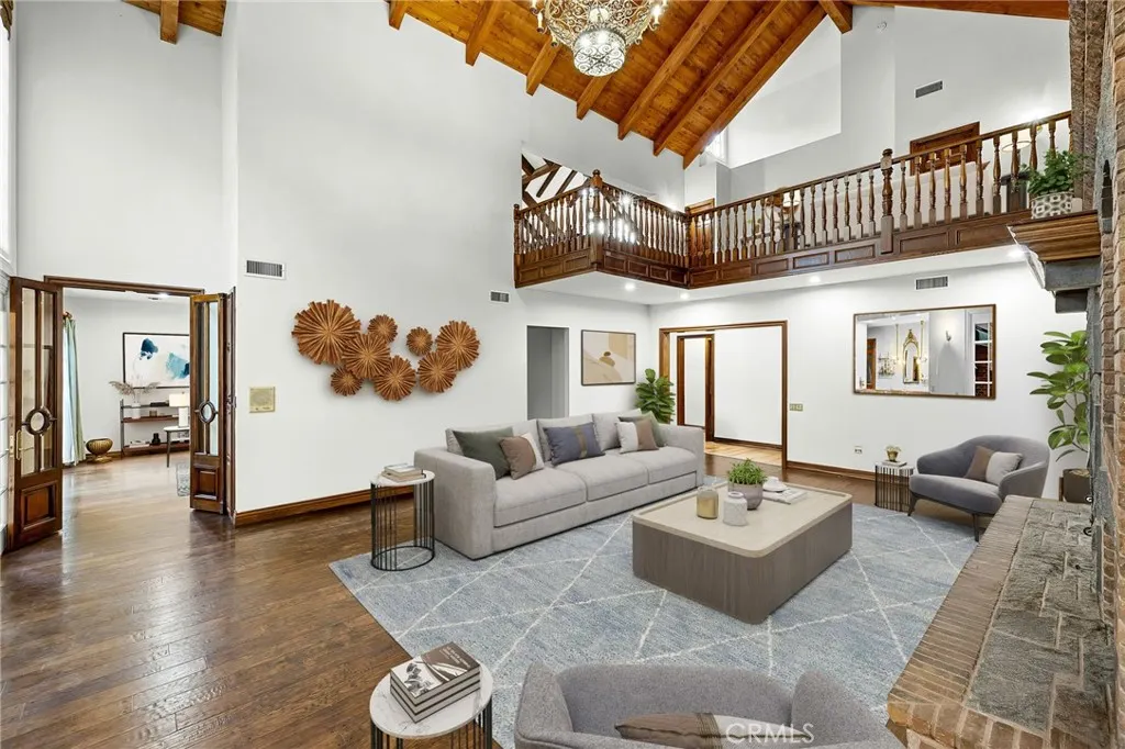 533 E Sierra Madre Avenue