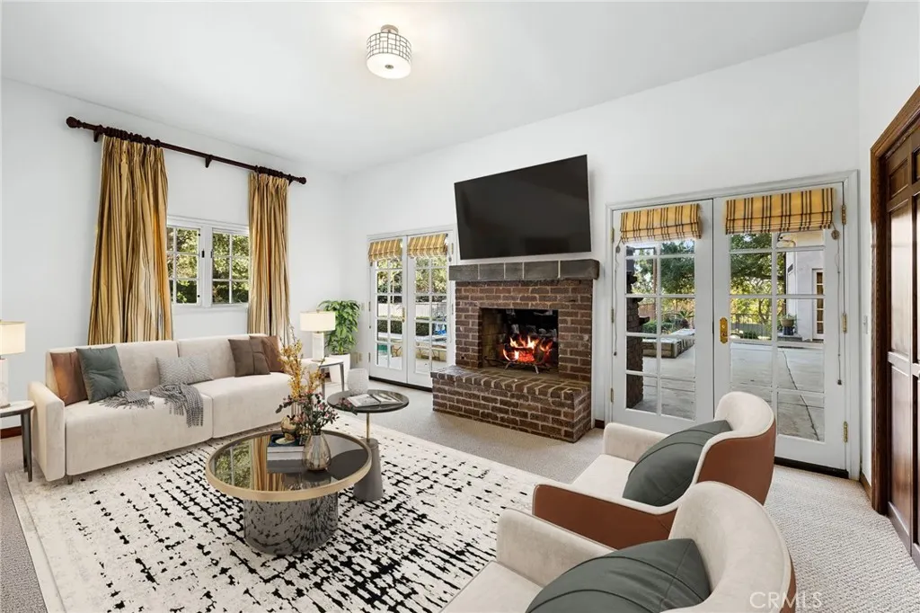 533 E Sierra Madre Avenue