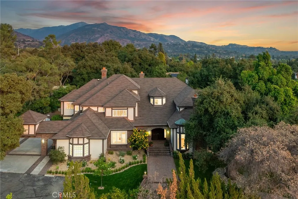 533 E Sierra Madre Avenue