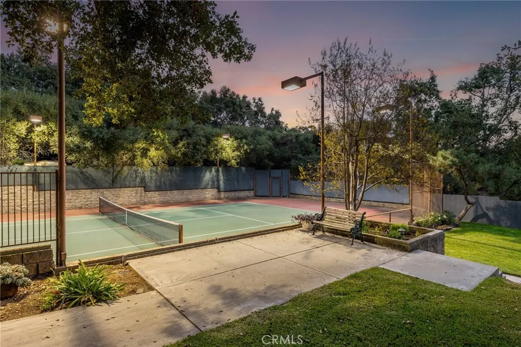 533 E Sierra Madre Avenue