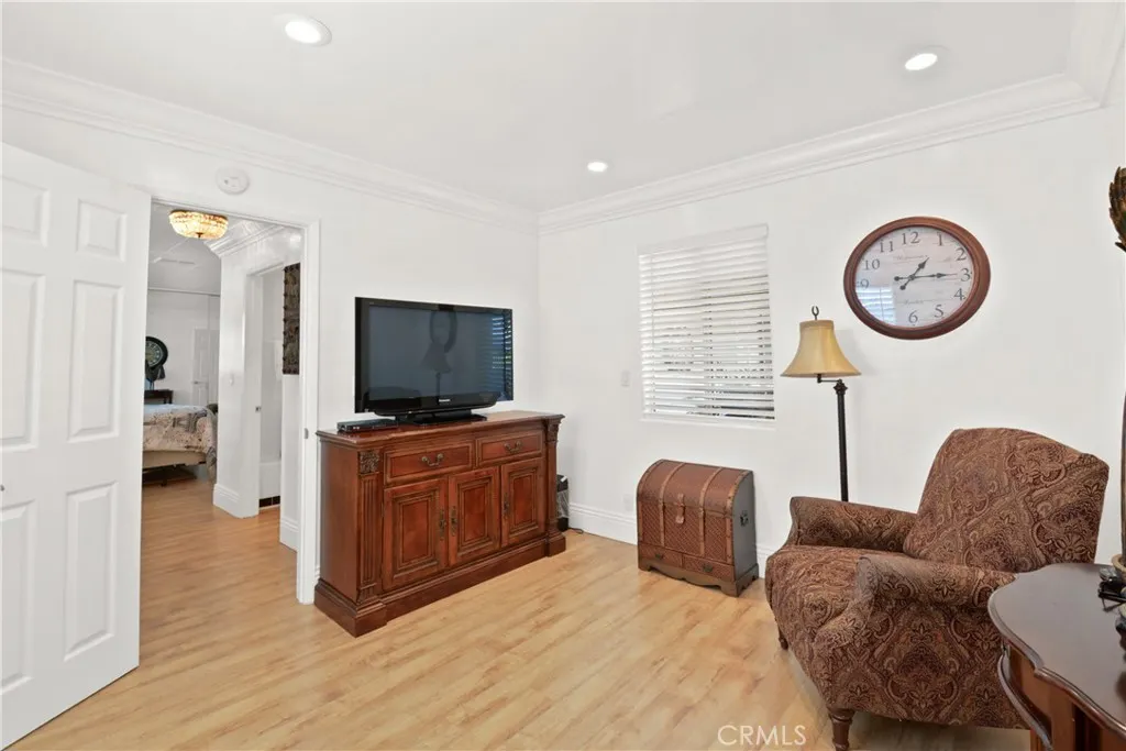 4095 Fruit Street, #413