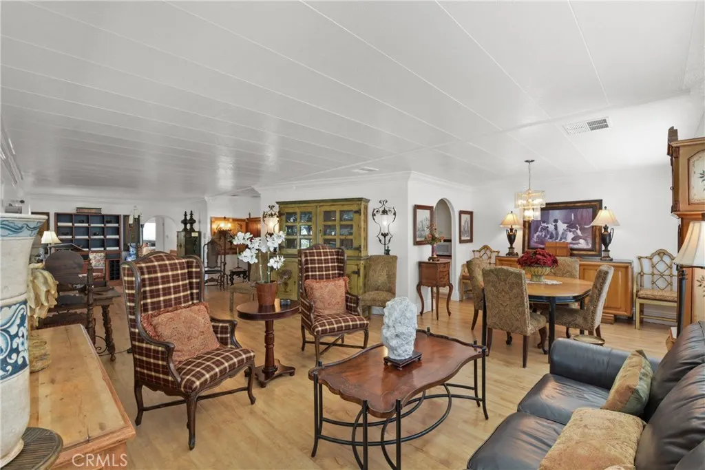 4095 Fruit Street, #413