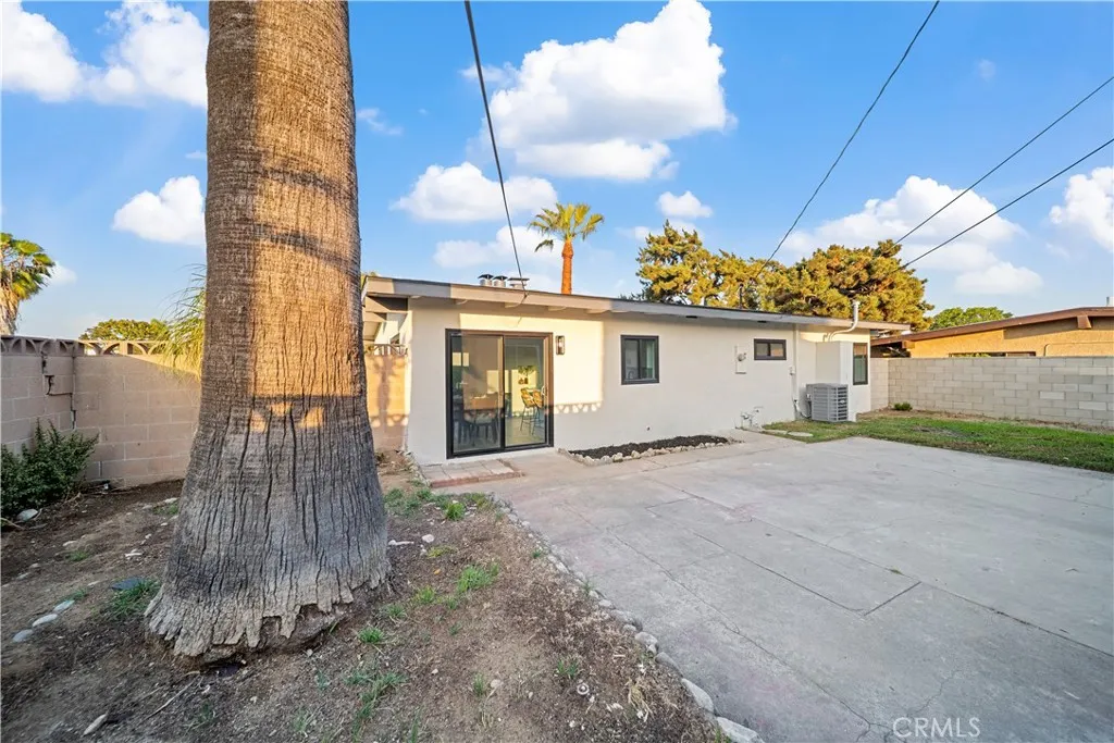 957 N Jasmine Avenue