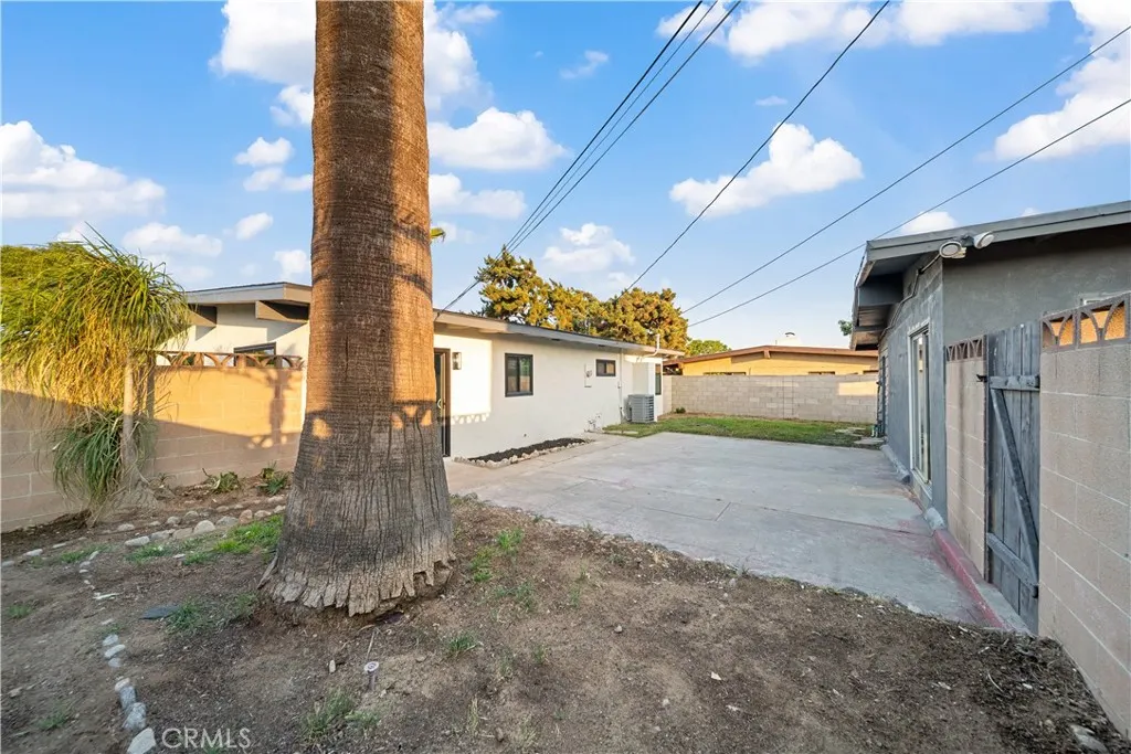 957 N Jasmine Avenue