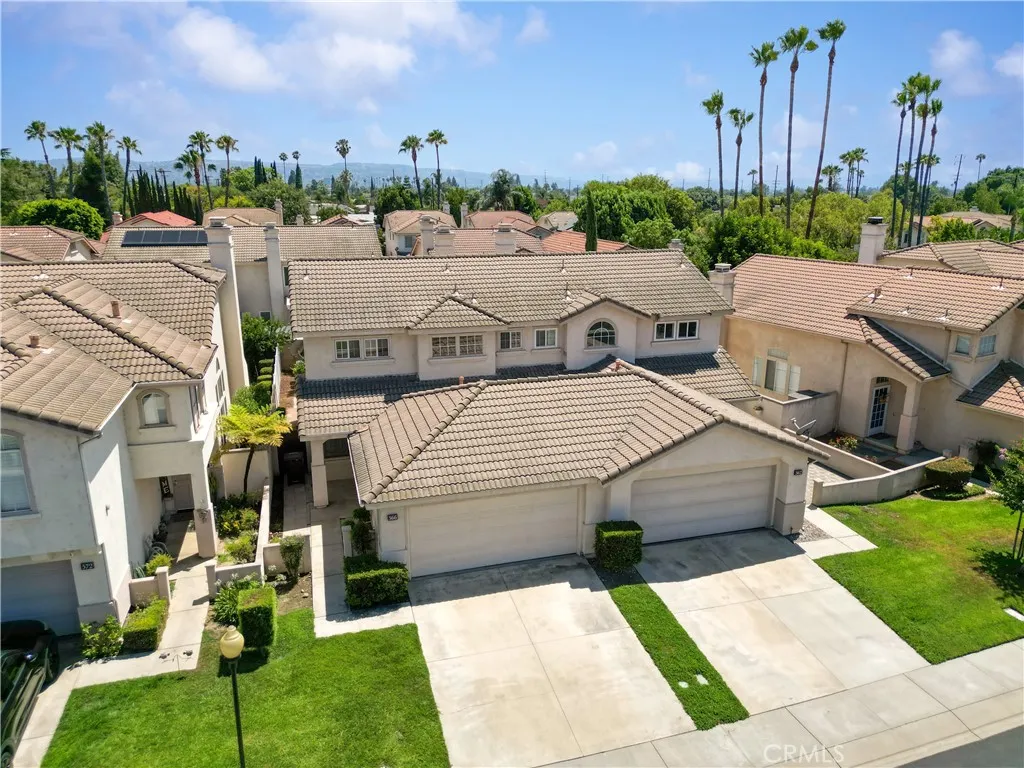 566 E Stephanie Drive