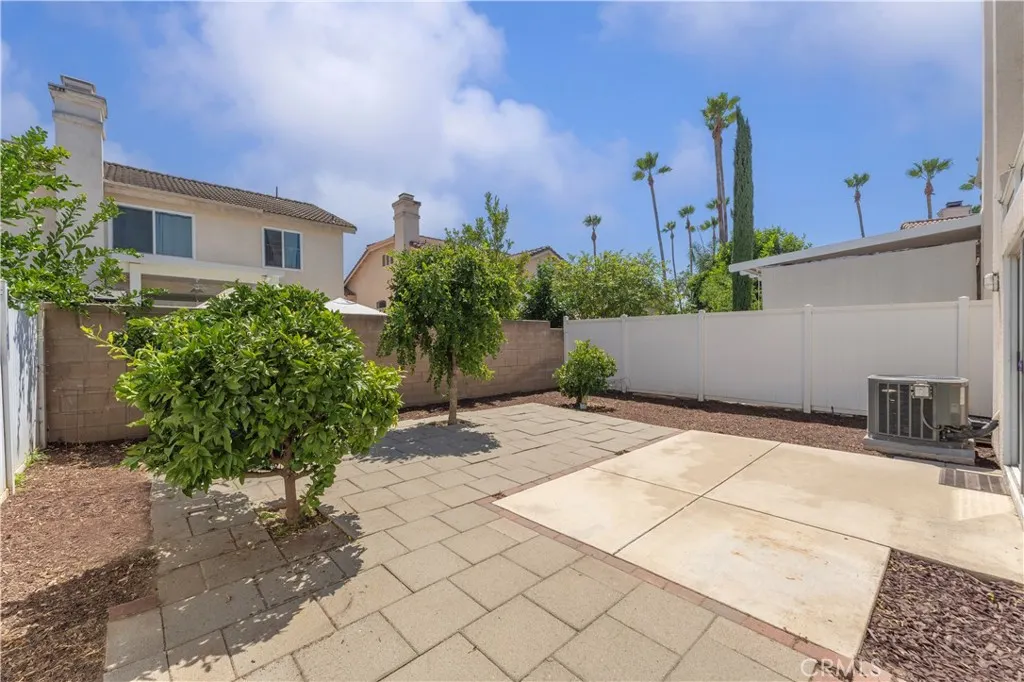 566 E Stephanie Drive