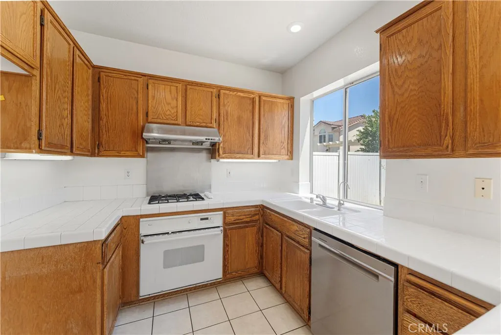 566 E Stephanie Drive