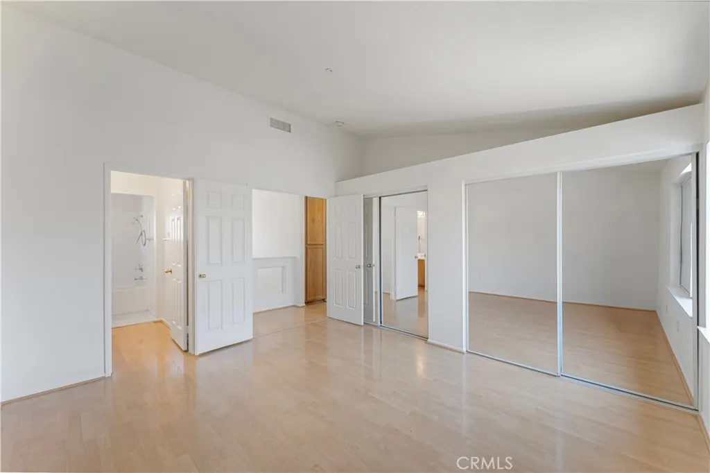 566 E Stephanie Drive