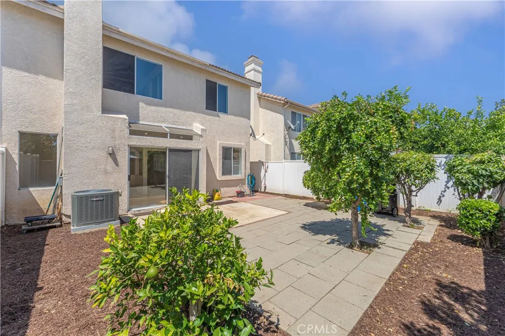 566 E Stephanie Drive