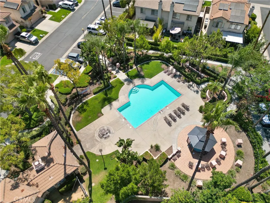 566 E Stephanie Drive