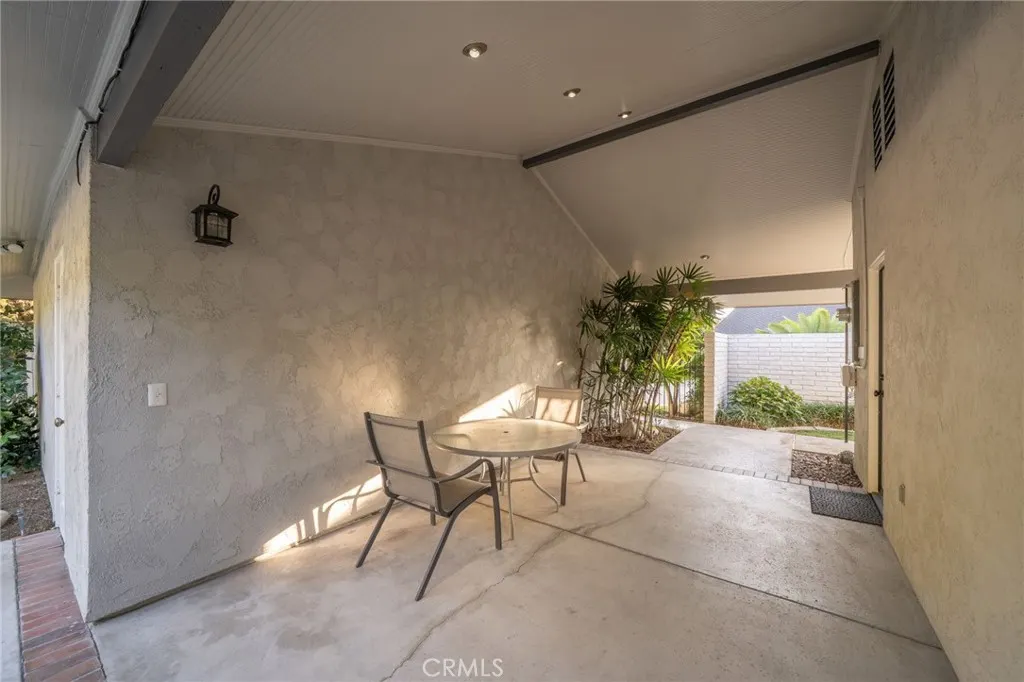 2409 Crescent View Drive