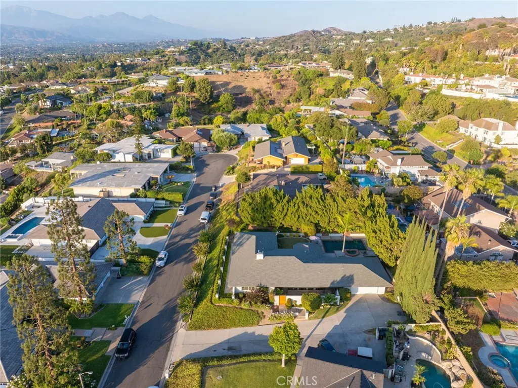 2409 Crescent View Drive