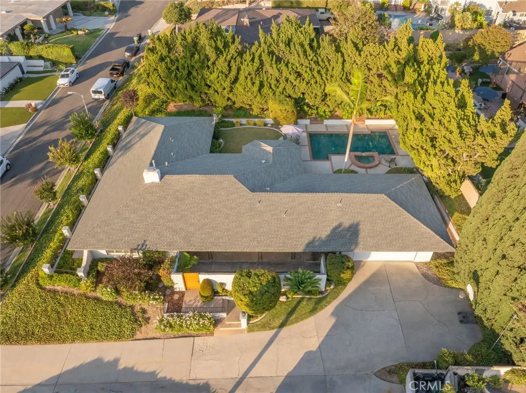 2409 Crescent View Drive