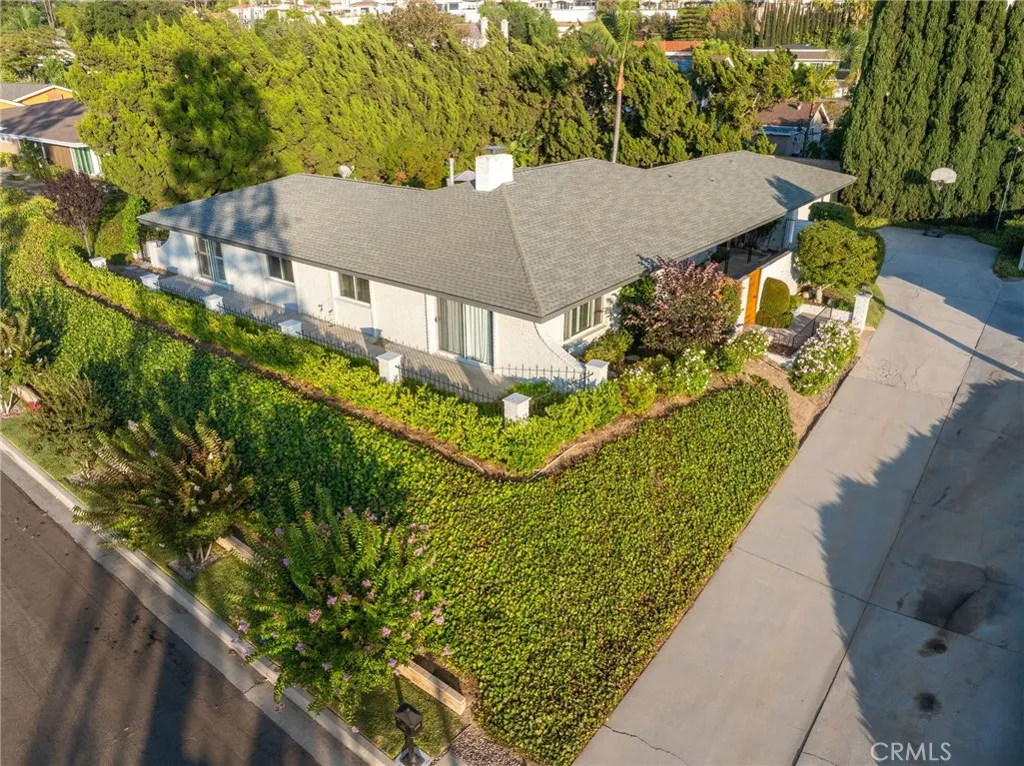 2409 Crescent View Drive