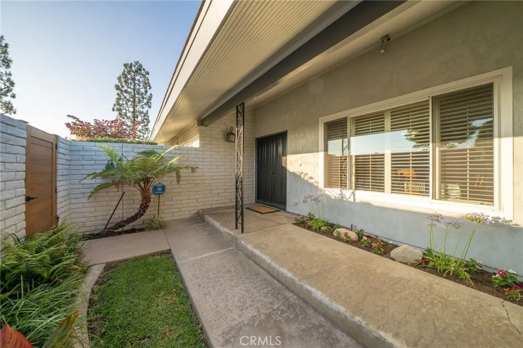 2409 Crescent View Drive