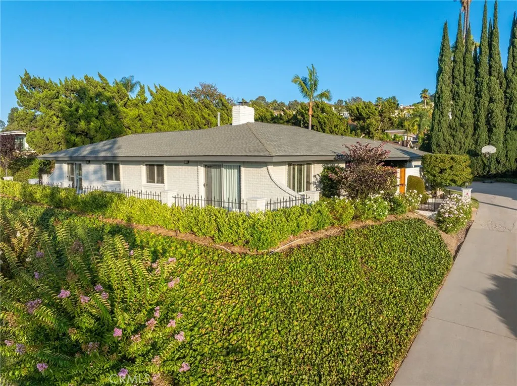 2409 Crescent View Drive