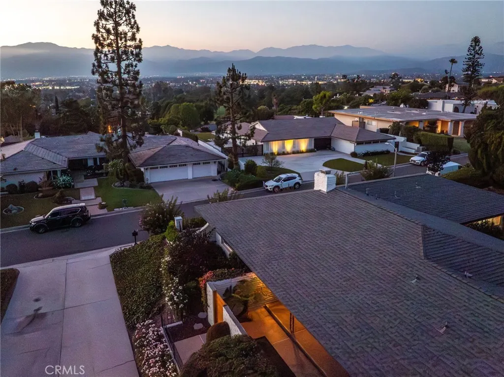 2409 Crescent View Drive