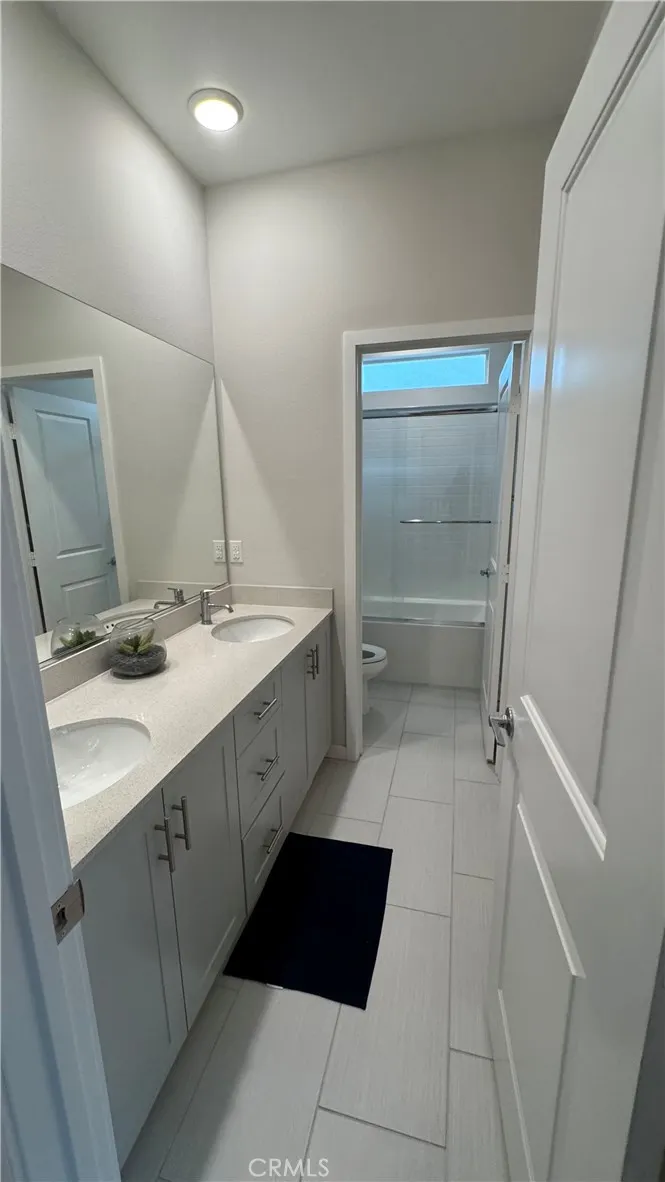 2621 E Clara Lane