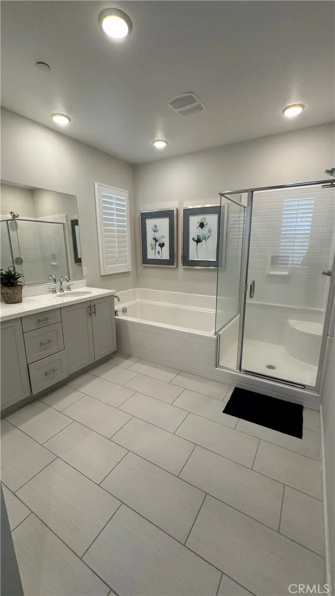 2621 E Clara Lane