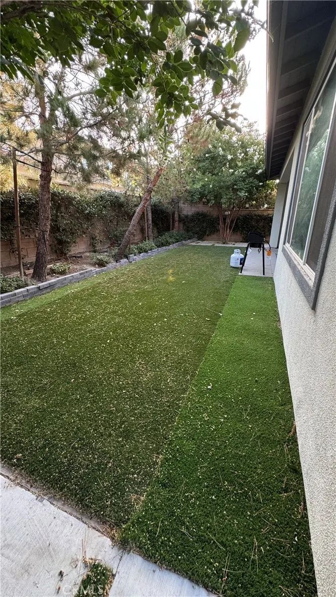 2621 E Clara Lane