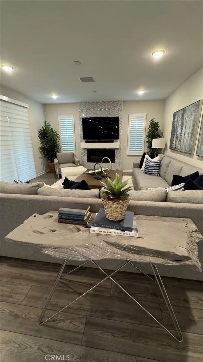 2621 E Clara Lane