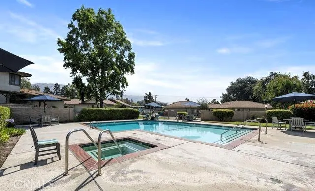 132 Oak Forest Circle