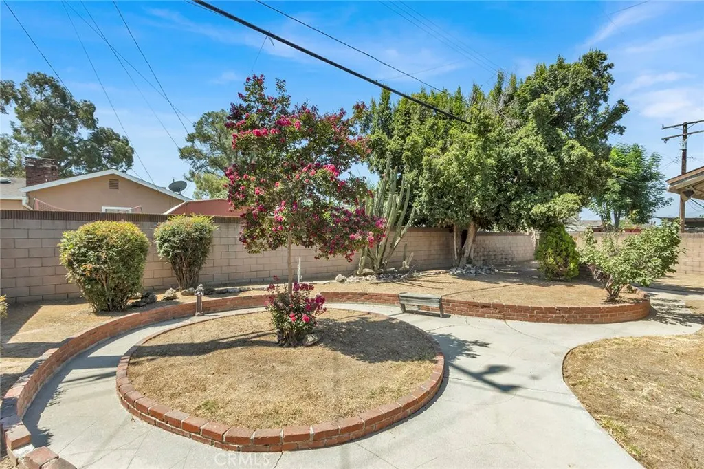 2106 E Cortez Street E