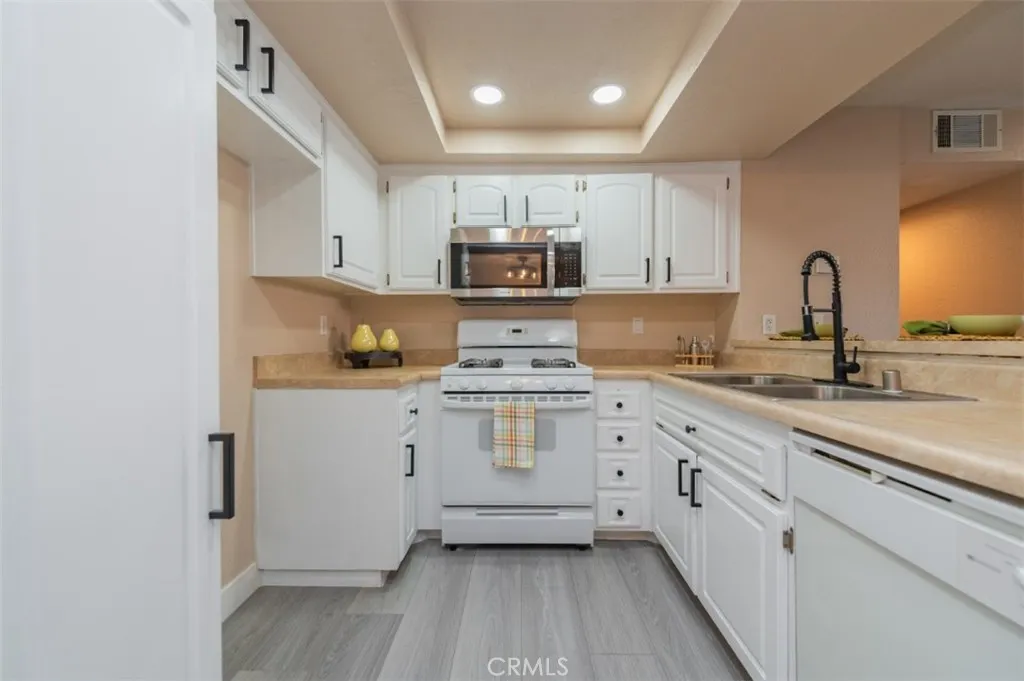 1309 W Mission Boulevard, #127