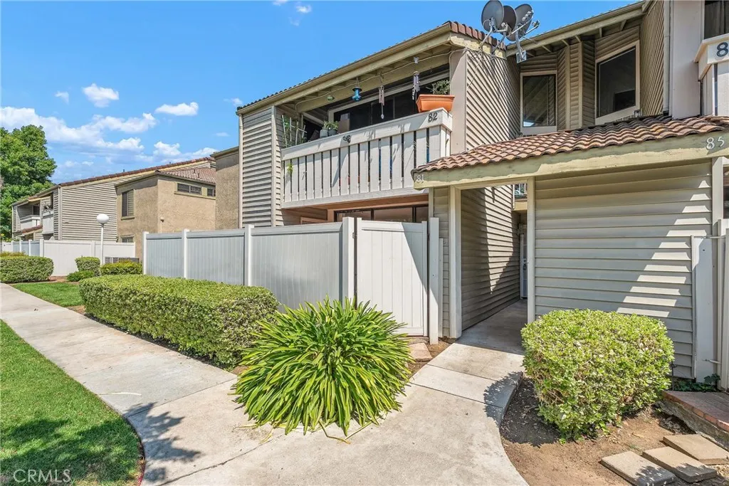 81 Carriage Way, #221