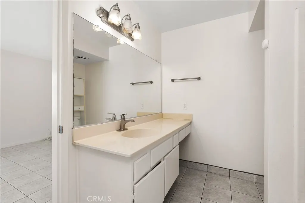 81 Carriage Way, #221