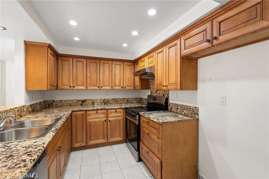 81 Carriage Way, #221