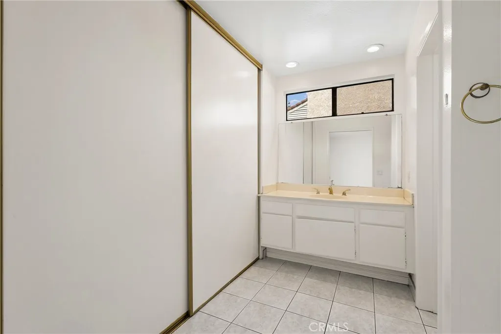 81 Carriage Way, #221