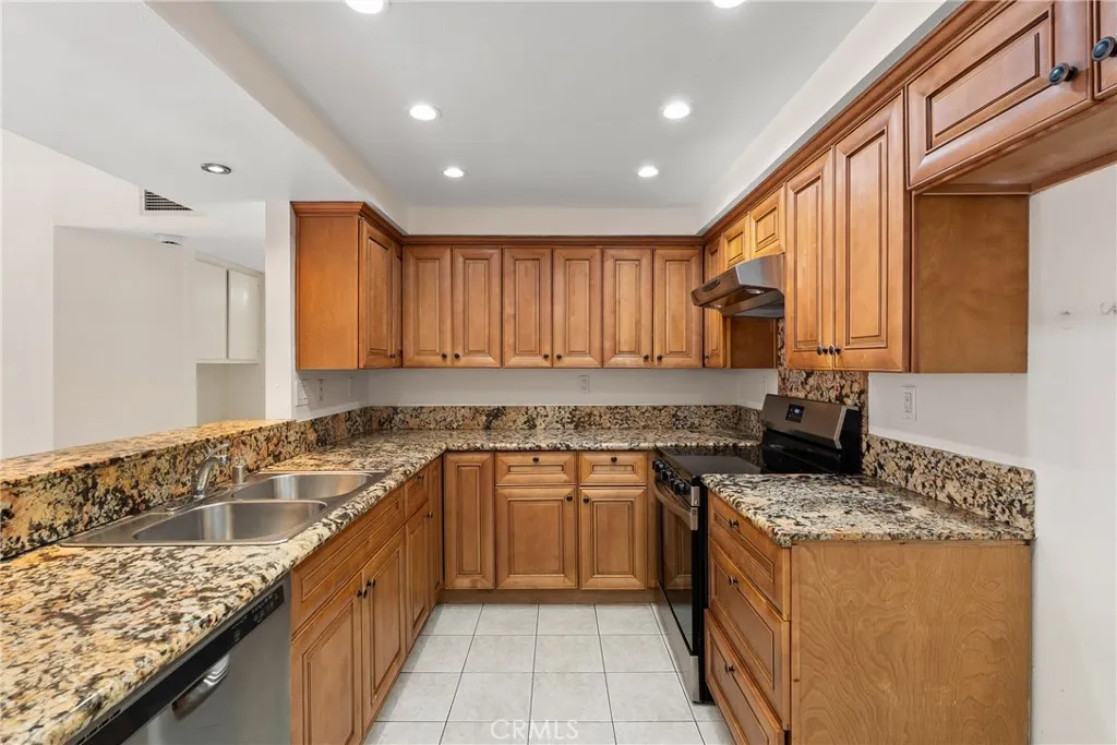81 Carriage Way, #221