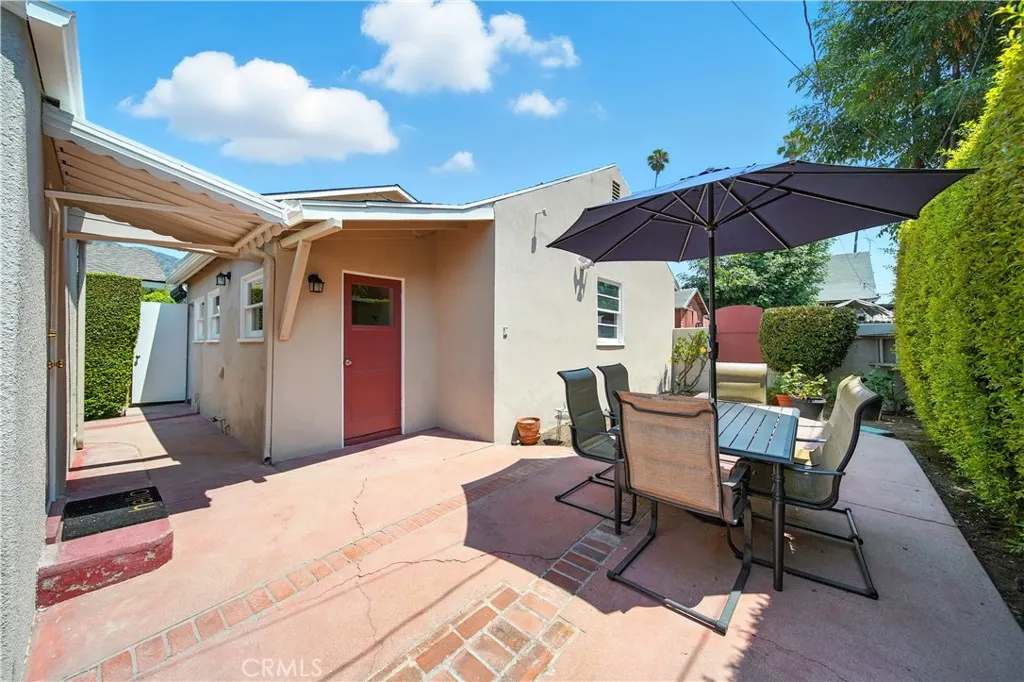 438 N Pasadena Avenue