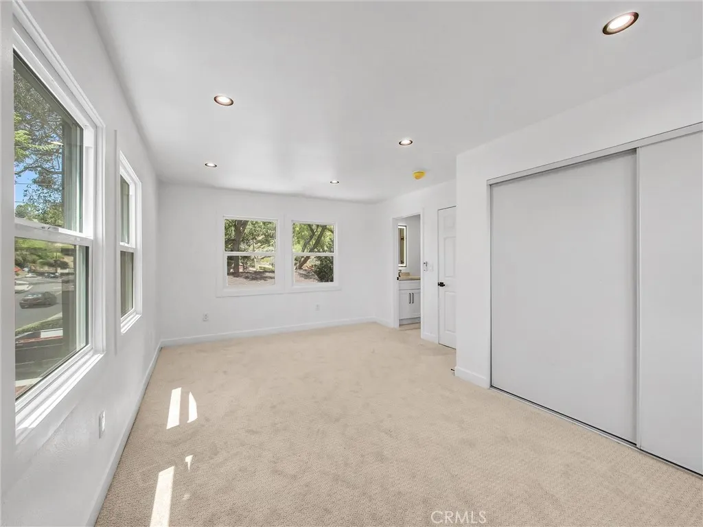 1385 Val Vista Street