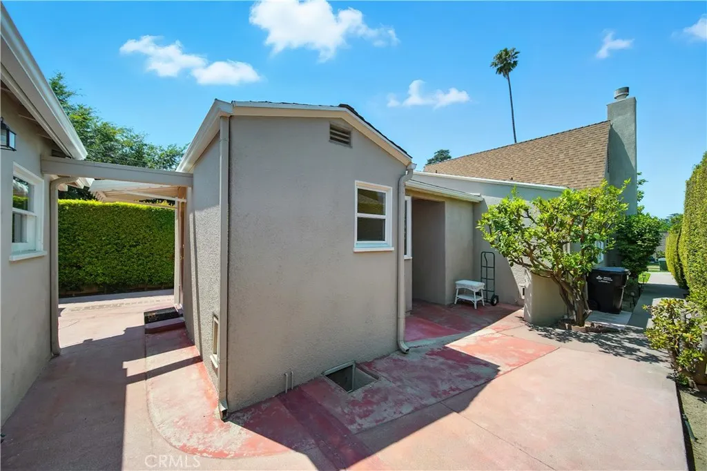 438 N Pasadena Avenue