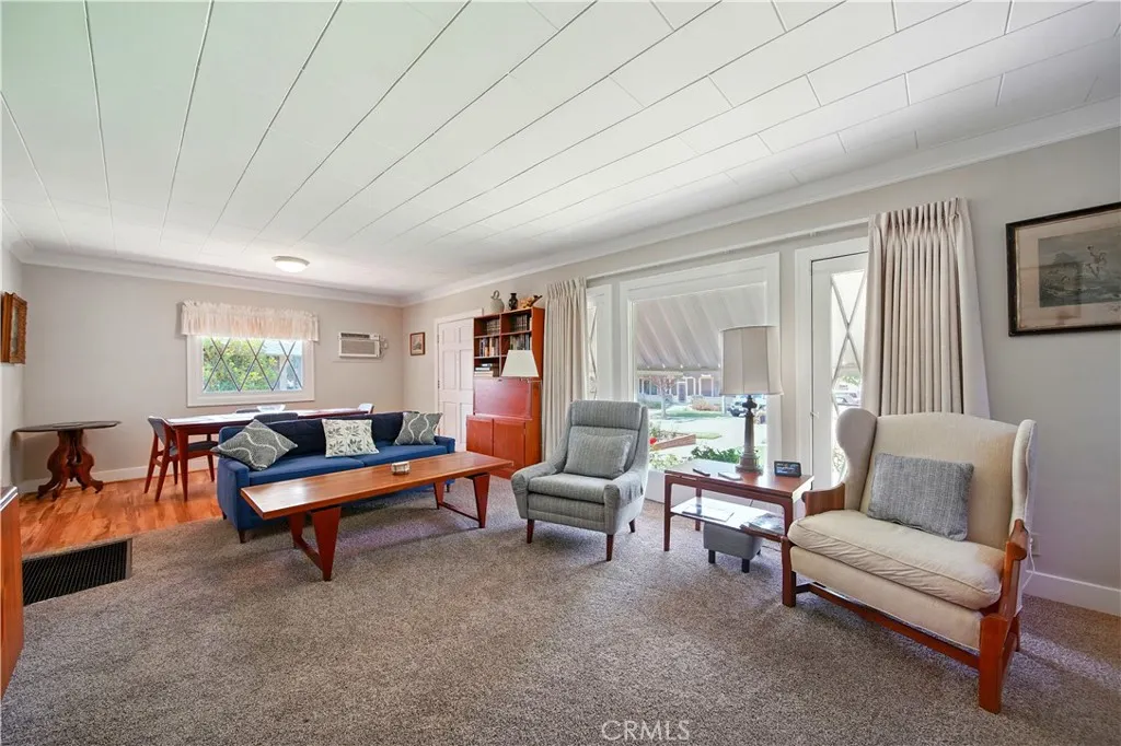 438 N Pasadena Avenue
