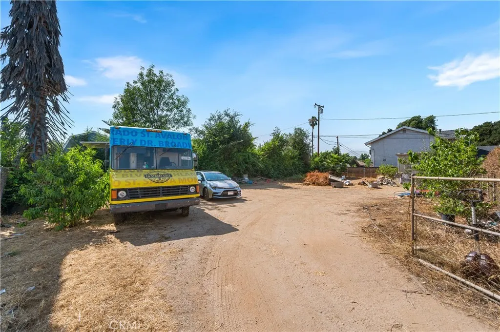 4421 N Sunflower Avenue