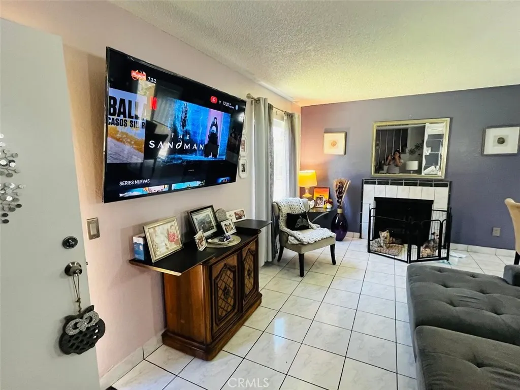 906 S Mountain Avenue, #A
